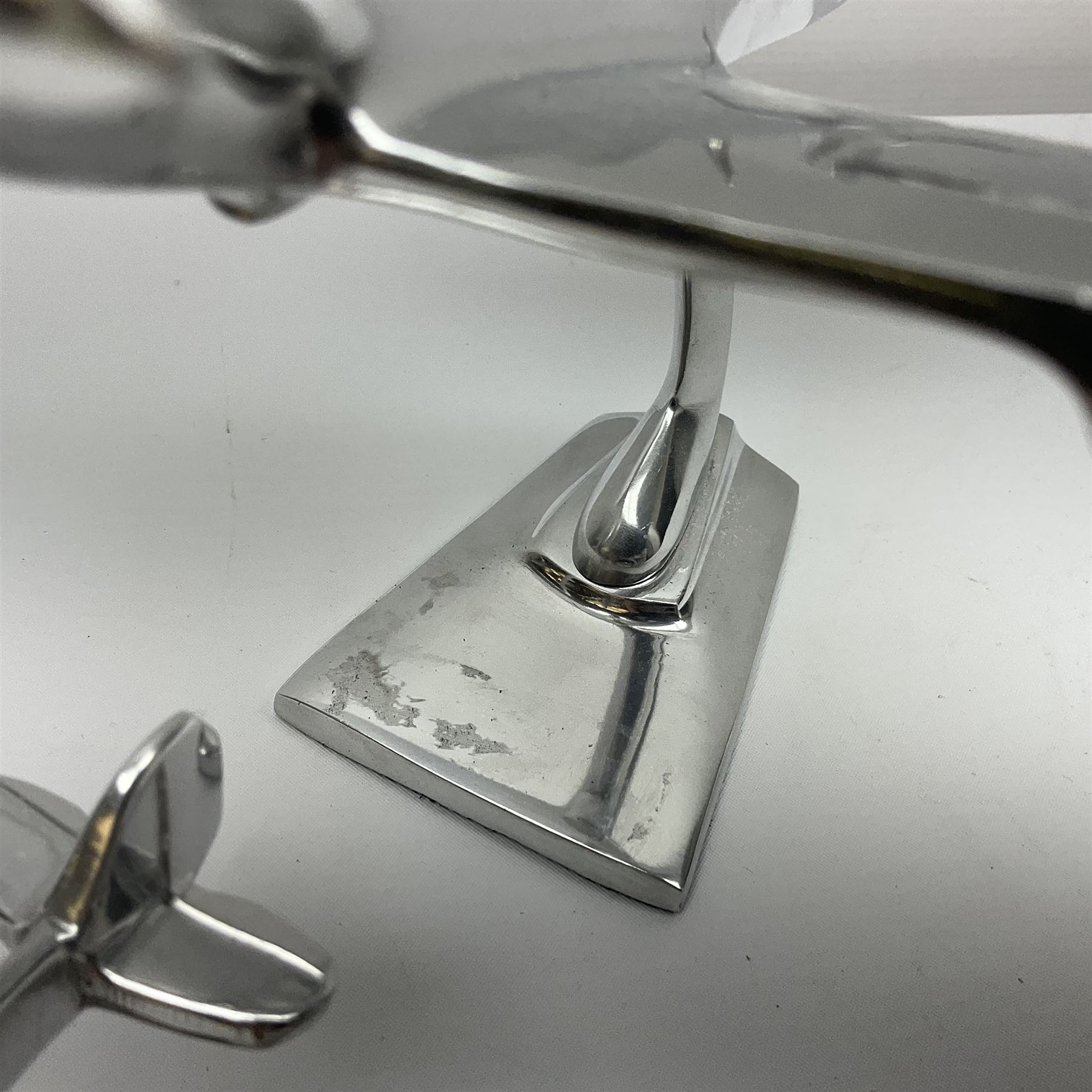 Set of three aluminium planes with rotating propellers, tallest H18cm