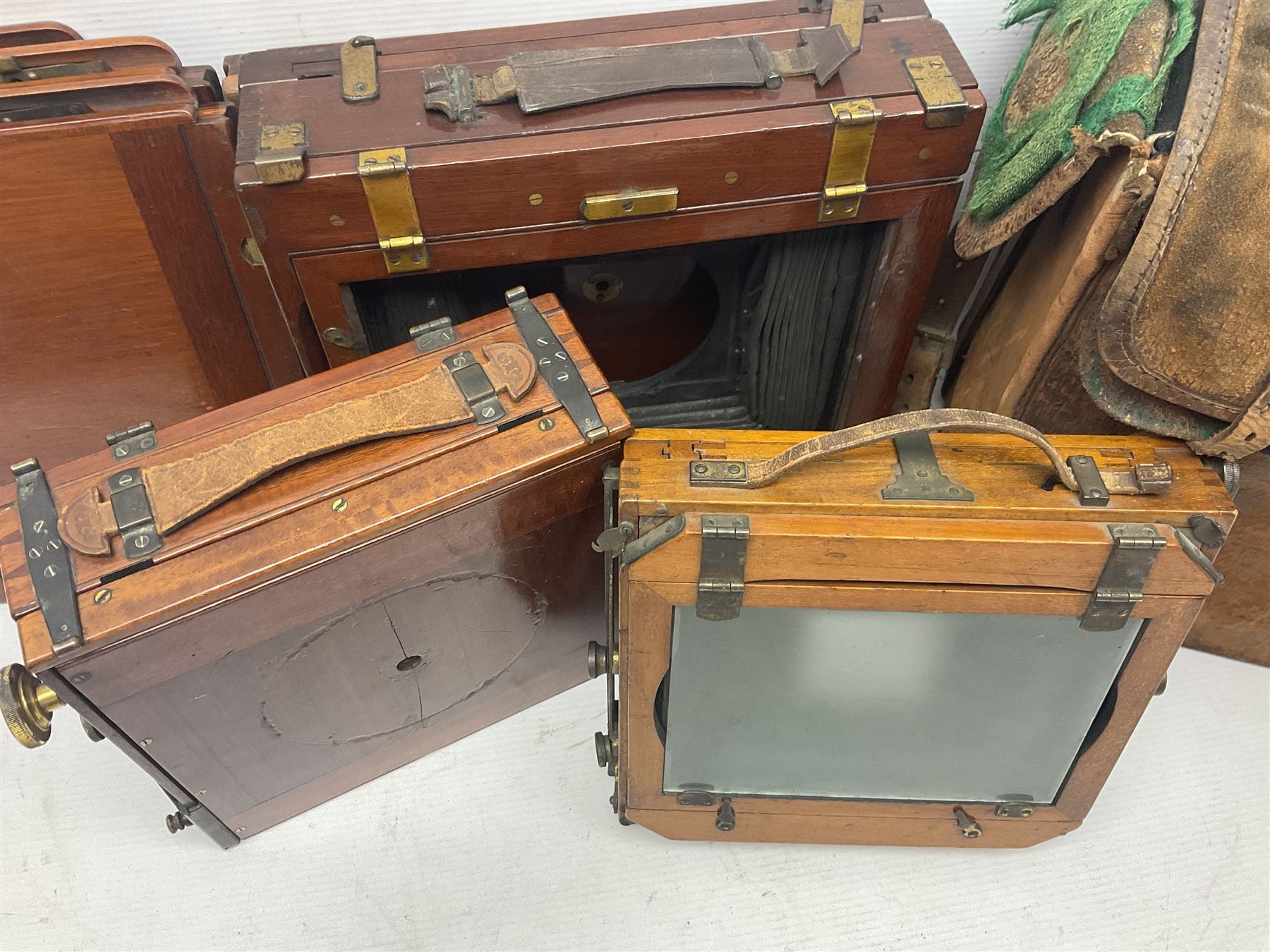 Collation of folding plate cameras of various sizes folding plate in mahogany and lacquered brass, together with camera plates and slides
By vendors repute some slide are from the Gandolfi workshop
