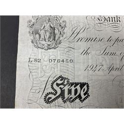 Bank of England Peppiatt white five pound banknote, April 3rd 1947 ‘L82 076450’