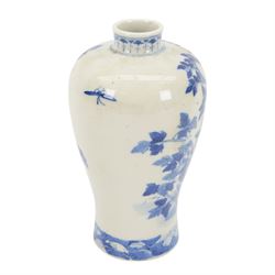  Chinese blue and white vase of  baluster form, decorated with birds amongst peony blossoms and foliage, H24cm 