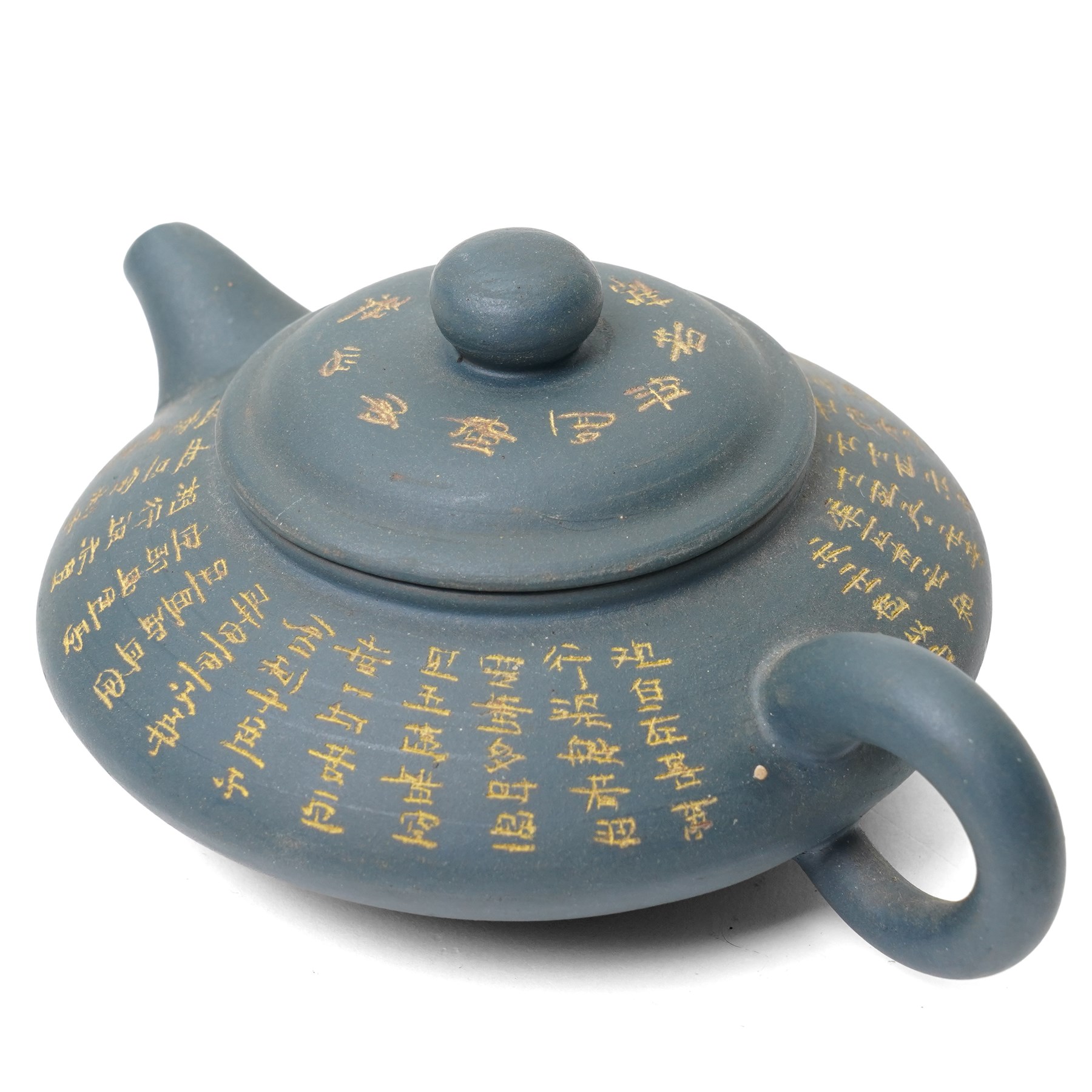 Three Chinese Yixing-style clay teapots, 20th century (3)