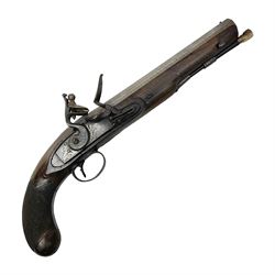 Early 19th century 16-bore flintlock single barrel travelling pistol, the 21.5cm stub twist octagonal barrel with two barrel pins and ramrod under, engraved lock plate with roller frizzen, engraved trigger guard with pineapple finial, walnut stoock with chequered grip L40cm overall