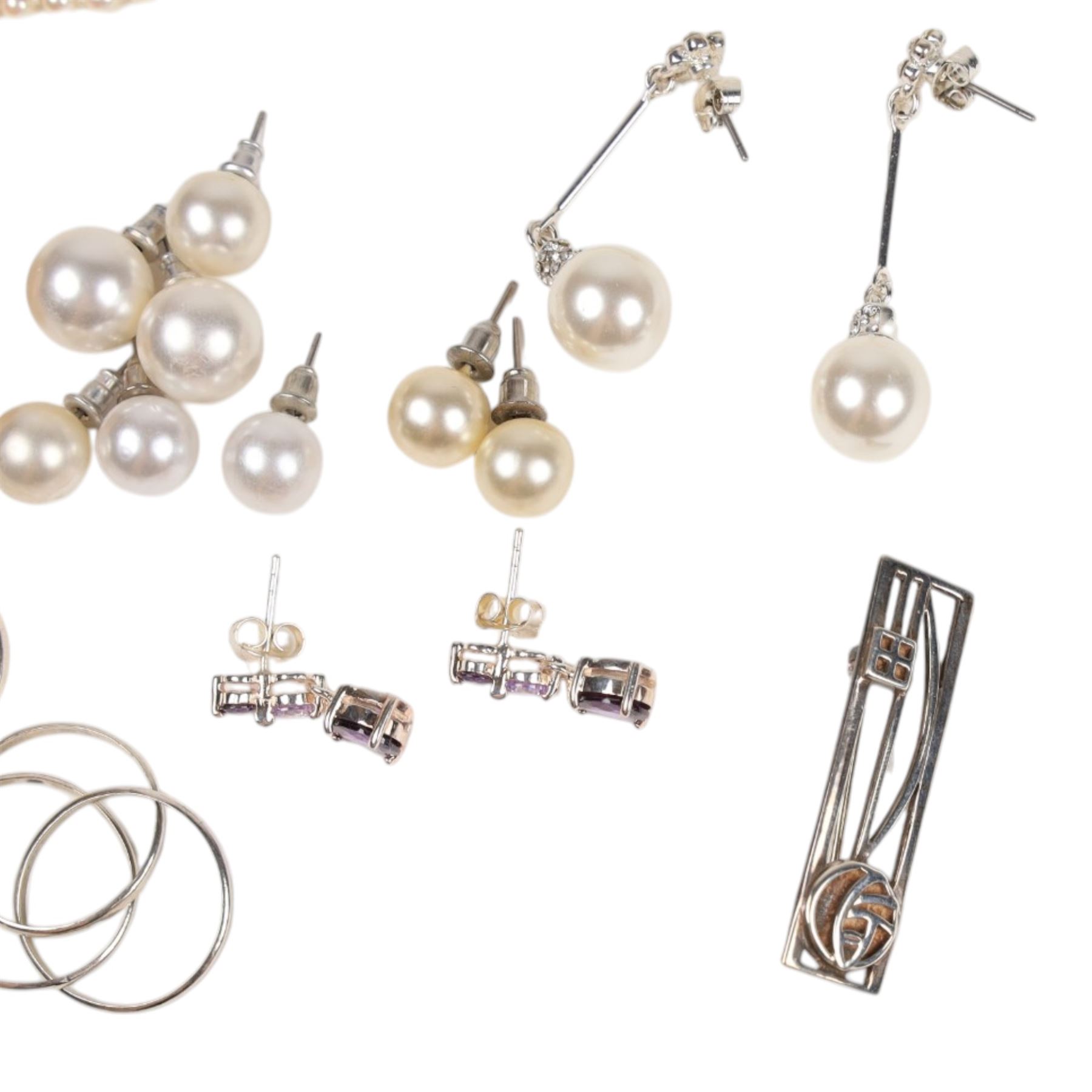 9ct gold cameo brooch, hallmarked, silver jewellery including rings and brooch, cultured pearl necklace and costume jewellery