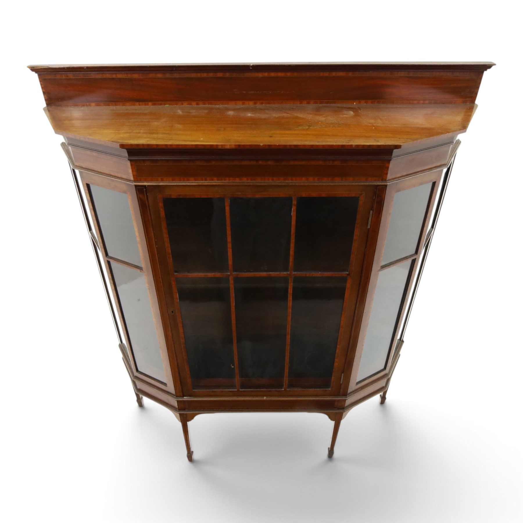 Edwardian inlaid mahogany display cabinet of rectangular canted form, galleried top with crossbanded inlay, above a glazed cabinet enclosing  baize lined shelves, raised on square tapering legs terminating in spade feet  