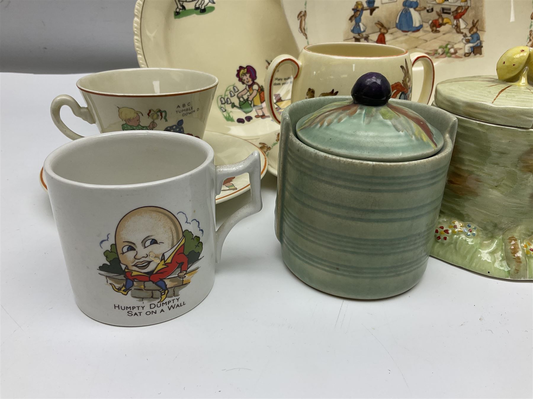 Roseville pine cone bowl, impressed 632-3