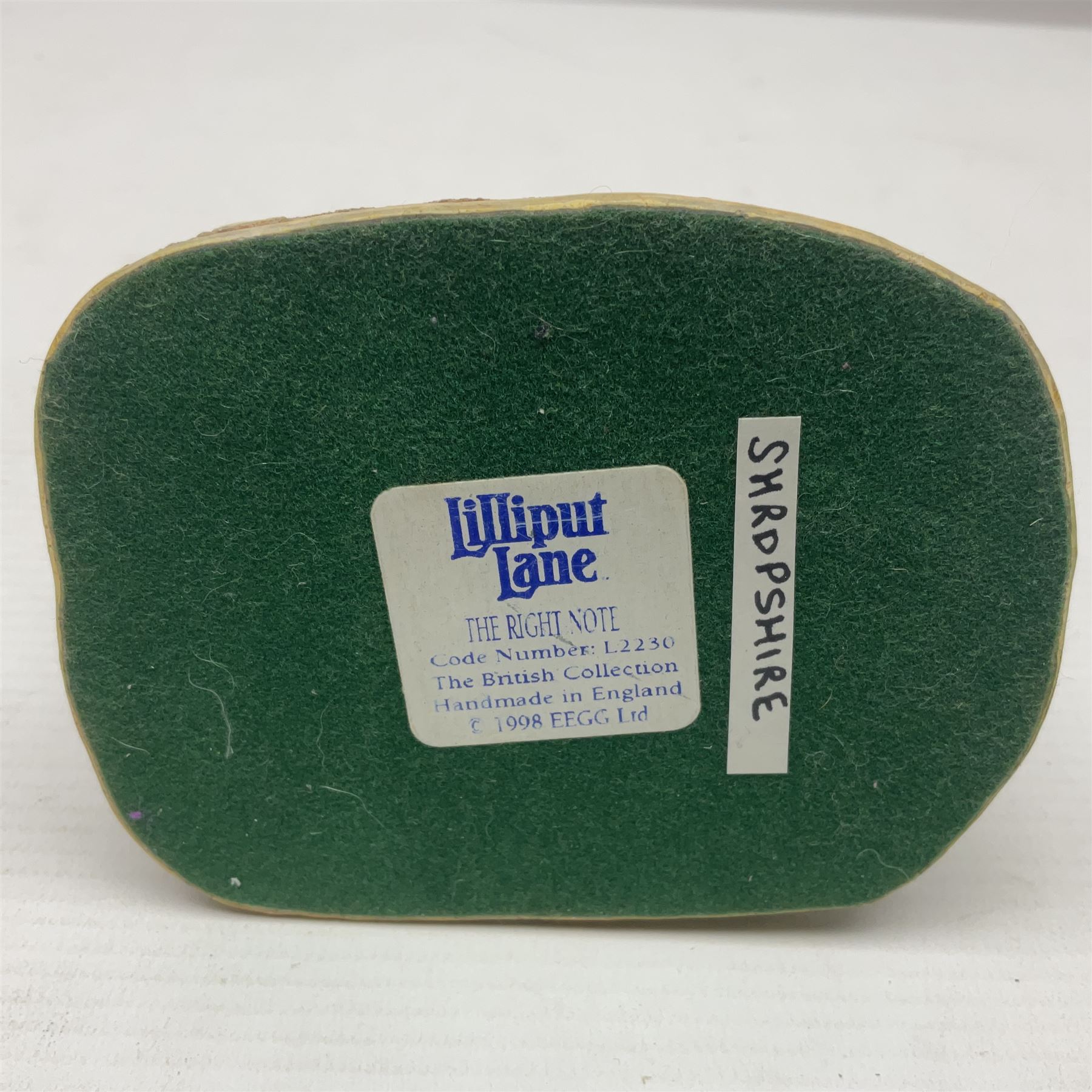 Twenty Lilliput Lanes, including The Right Note, Chatterbox Corner, Whistle Stop Gate, New Neighbours, Travellers Rest etc, all in original boxes