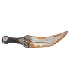 Middle Eastern Jambiya dagger with horn handle in leather scabbard, together with an Indian daggers with ribbed handle in metal scabbard and four other knives, Jambiya L32cm  