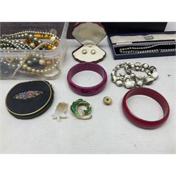 9ct gold box link bracelet, nine silver stone set rings and a collection of vintage and later costume jewellery