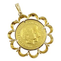 Gold 1981 Prince Charles and Lady Diana medallion, loose mounted in a gold pendant