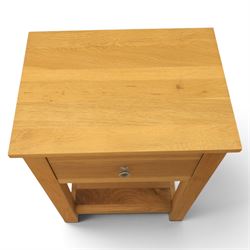 Pair of contemporary oak bedside cabinets, each fitted with single drawer
