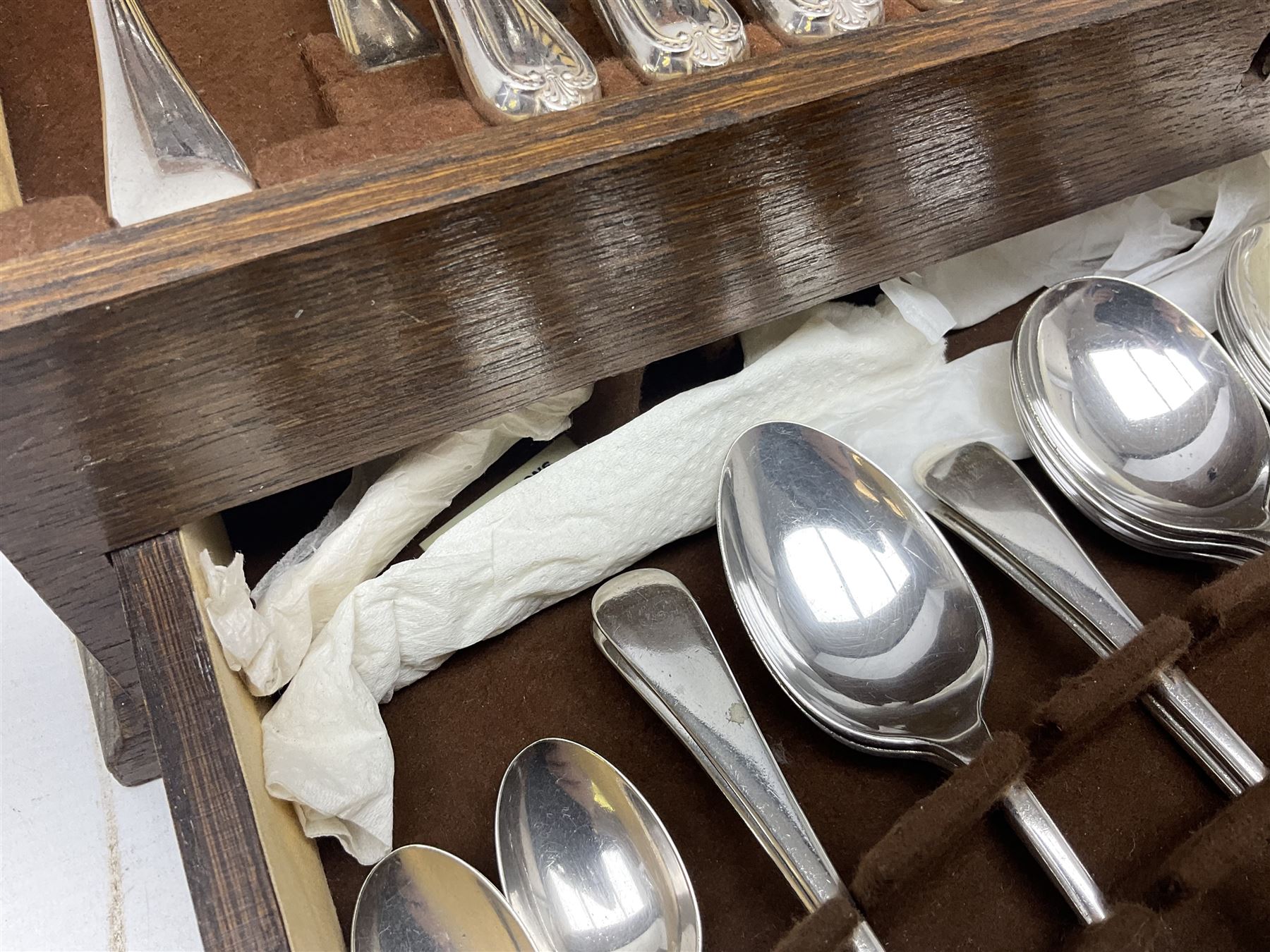 Twelve place setting canteen of cutlery by Lee & Wigfull Ltd, cased in an oak  chest, with key, meat carvers are missing, H18cm, L44cm 