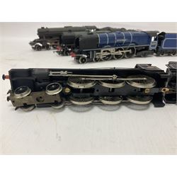 Hornby ‘00’ gauge - Class A3 4-6-2 weathered ‘Flying Scotsman’ locomotive no.60103; Patriot Class 5XP 4-6-2 ‘Caernarvon’ locomotive no.45515; Class 8P 4-6-2 ‘City of Chester’ locomotive no.46239; Saint Class 4-6-0 ‘Clevedon Court’ locomotive no.2937; all unboxed (4)