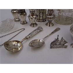 Group of silver, to include Edwardian silver open salt, of circular bellied form, with gadrooned rim, upon three shell feet, hallmarked Mappin & Webb Ltd, London 1906, together with a blank decanter label, repousse decorated with fruiting vines, hallmarked W I Broadway & Co, Birmingham 1995 and five silver pepper shakers, all hallmarked with various dates and makers, etc 