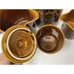 Hornsea Heirloom pattern coffee service for six, comprising of coffee pot, covered sucrier, milk jug, hot water jug, dessert plates, side plates, dinner plates, jug, salt and pepper shakers and serving platter 
