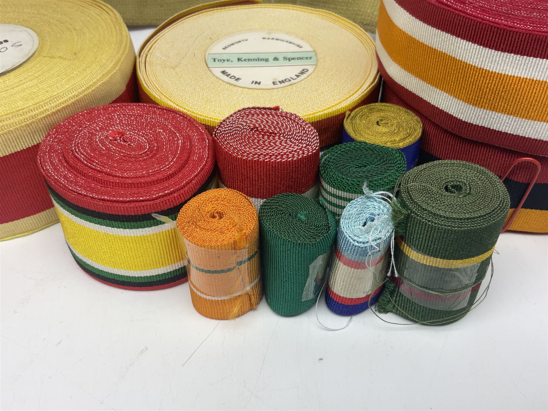 Modern Armor Ribbons Quantity of modern medal ribbons in various length roll | Militaria | 81908