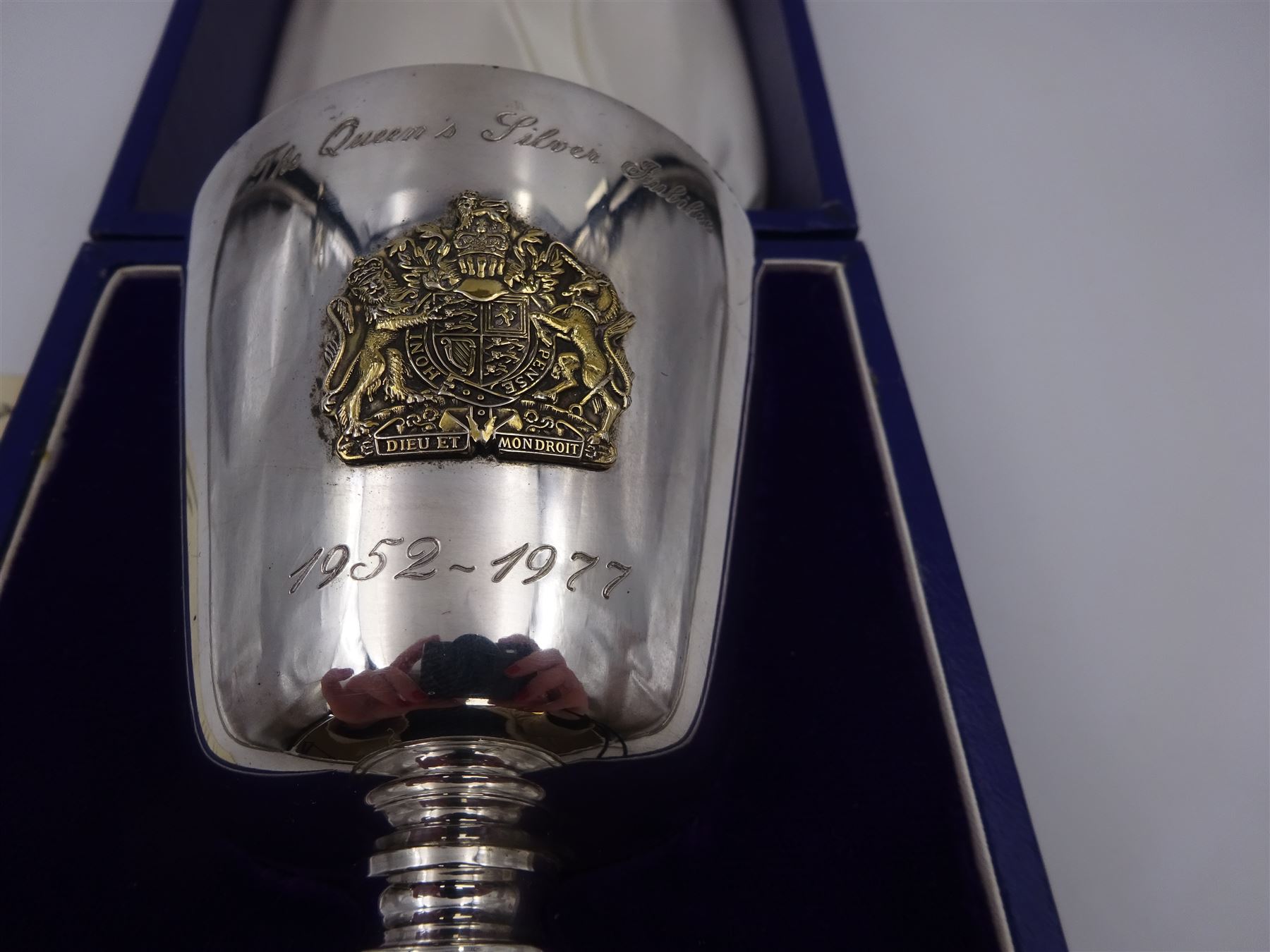 Modern limited edition silver goblet, commemorating Queen Elizabeth II silver jubilee, of plain form with gilded interior, applied Royal coat of arms to body and engraved 'The Queen's Silver Jubilee 1952-1977' upon knopped stem and circular spreading foot, limited edition no. 320/1000, hallmarked A T Cannon Ltd, Sheffield 1977, boxed with certificate, goblet H12.8cm