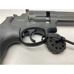 Umarex Smith and Wesson model 586-4 .177 air pistol serial no.S074938959 with circular 10-shot magazine L29cm  NB: AGE RESTRICTIONS APPLY TO THE PURCHASE OF AIR WEAPONS.