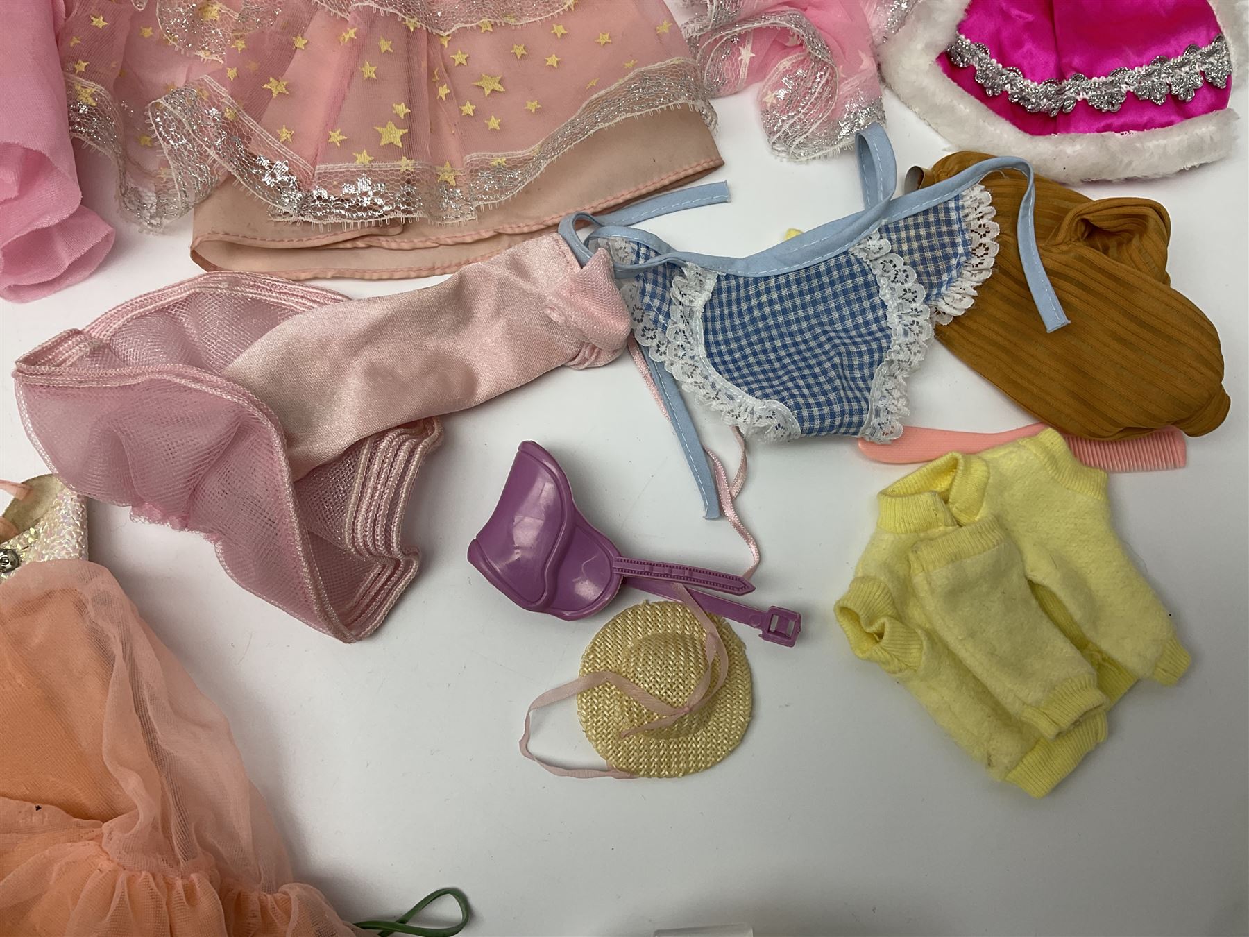 Sindy - ten 1980s 033055X dressed fashion dolls; together with a quantity of loose clothing, shoes and other accessories