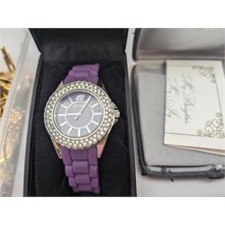 Silver paste set ring and a collection of costume jewellery, including rings, 9ct gold back and front heart locket, bangles, etc, Sekonda wristwatch and a small group of empty jewellery boxes 