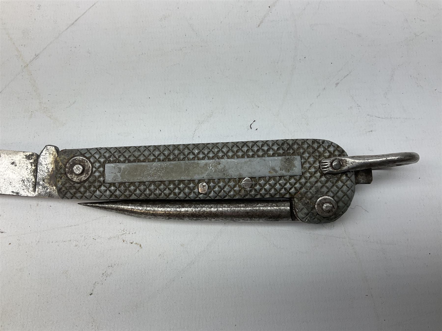 WW2 British army folding jack/clasp knife, the blade marked A.H. Bisby & Co Ltd Sheffield with broad arrow and date 1944, marlin spike and can opener; and British Navy seaman's rope pocket knife, the blade marked Venture H.M. Slater Sheffield (2)