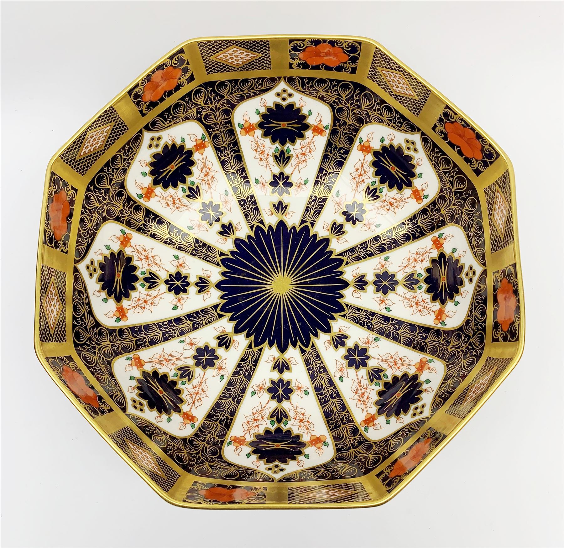 A Royal Crown Derby Imari bowl, of octagonal form, decorated in the 1128 pattern, with printed marks beneath, D23.5cm. 