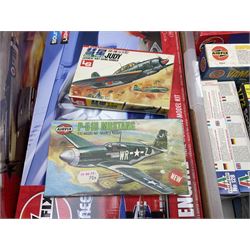 Twenty-eight model aircraft construction kits by Airfix (6) including Jet Engine; Hasagawa (5); LS (2); Italeri (2); Revell (2); ESCI (3); Heller (4); AMT ERTL, Matchbox, Lindberg and Hales; all boxed (28)