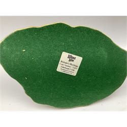 Thirteen Lilliput Lane models to include 'The King's Arms', Britain's Heritage collection Edinburgh Castle,  Tower Bridge, Big Ben, English Collection 'Bluebell Arms', etc, six boxed with deeds