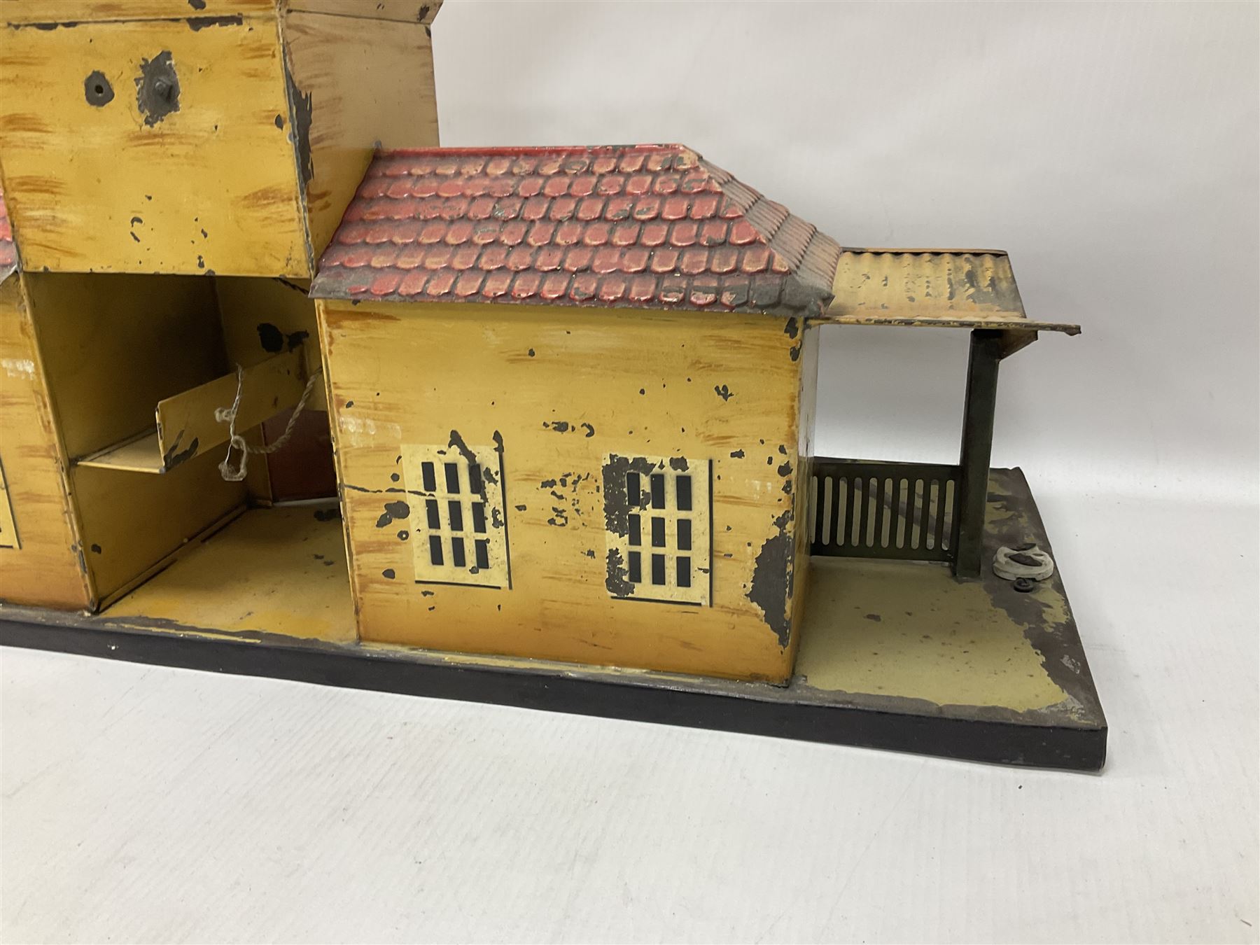 Märklin/Bing - c1930s tin-plate railway station in the style of a WW2 German station for ‘0’ gauge 