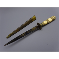  19th century American Midshipman's dirk 13cm blued steel tapering blade with gilt stars & stripes, circular guard with turned tapering ivory grip, in original gilt metal scabbard, L23cm  