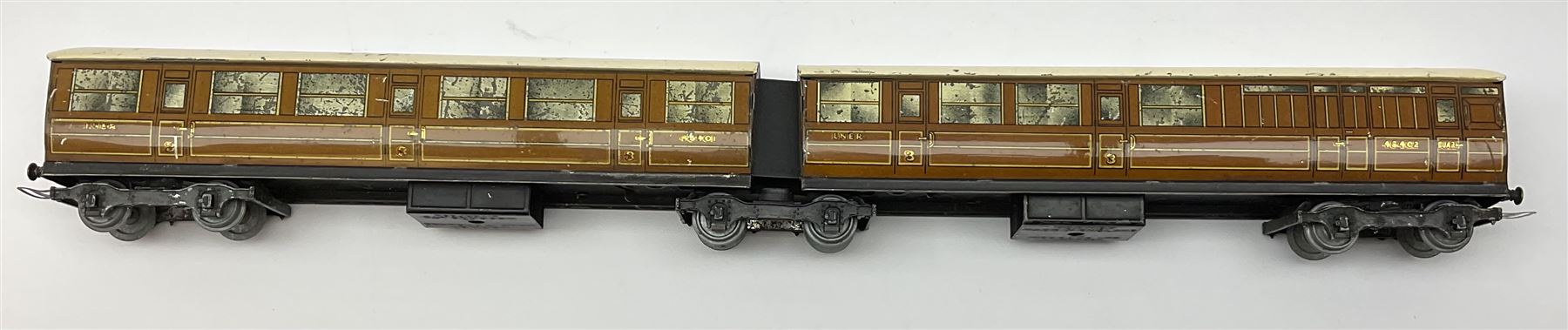 Hornby Dublo - pre-war D2 two-coach LNER articulated unit, all third class/brake third,  in reproduction box.