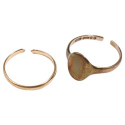 18ct gold wedding band and a 9ct gold signet ring