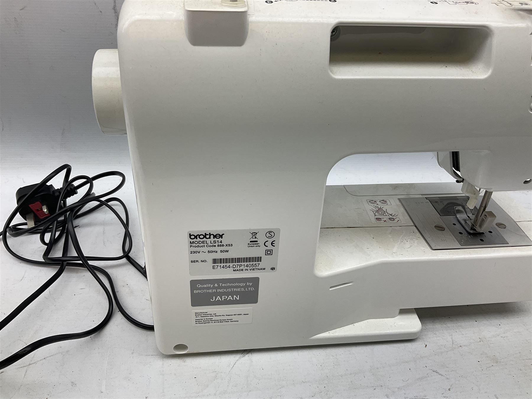 Brother LS14 sewing machine, with foot pedal and power cable, H30cm