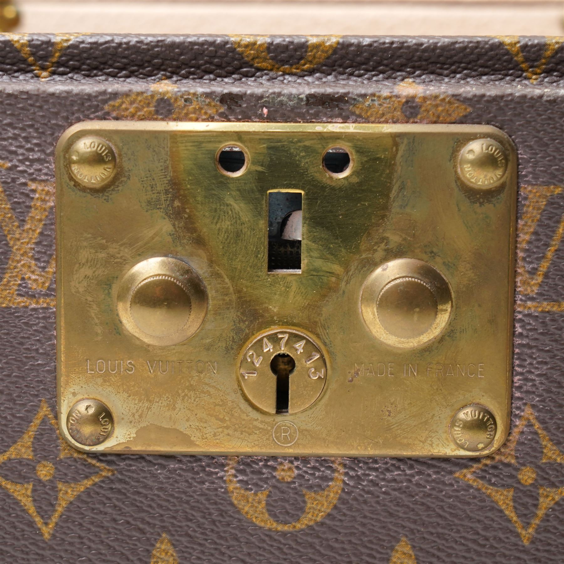 Late-20th century Louis Vuitton monogram Boîte Flacons vanity coffret, monogram canvas with lozine trim and brass mounts, single front brass lock stamped Louis Vuitton with key code 1247413, the interior fitted with leather flacon retaining loops and lift-out lidded tray with leather handle, label to interior printed Louis Vuitton Paris serial number 1045768, together with two keys stamped with matching serial numbers to the lock and luggage tag, circa late 1990s-early 2000s