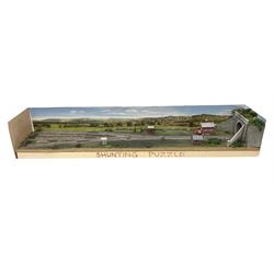 '00' gauge - wooden shunting puzzle with diorama background and three tracks into one with tunnel and trackside buildings L121cm D23cm H20cm