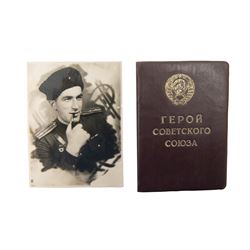 Russian; Hero of the Soviet Union identification booklet, together with photo of the recipient  
