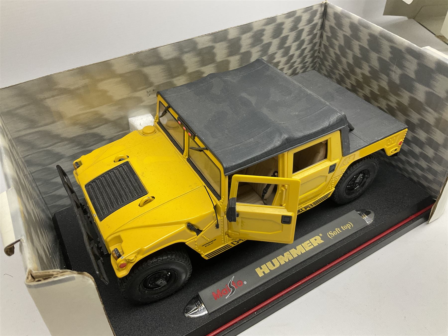 Maisto - four 1:18 scale models comprising Premier Edit | Toys