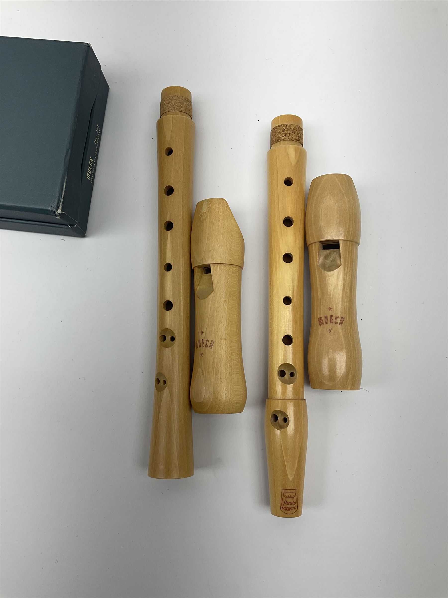 Moeck Flauto Leggero Barock Sopran 223L two-piece maple recorder in carrying pouch; and Moeck Nr.121 Barocke Griffweise two-piece maple school recorder, boxed with slipcase (2)