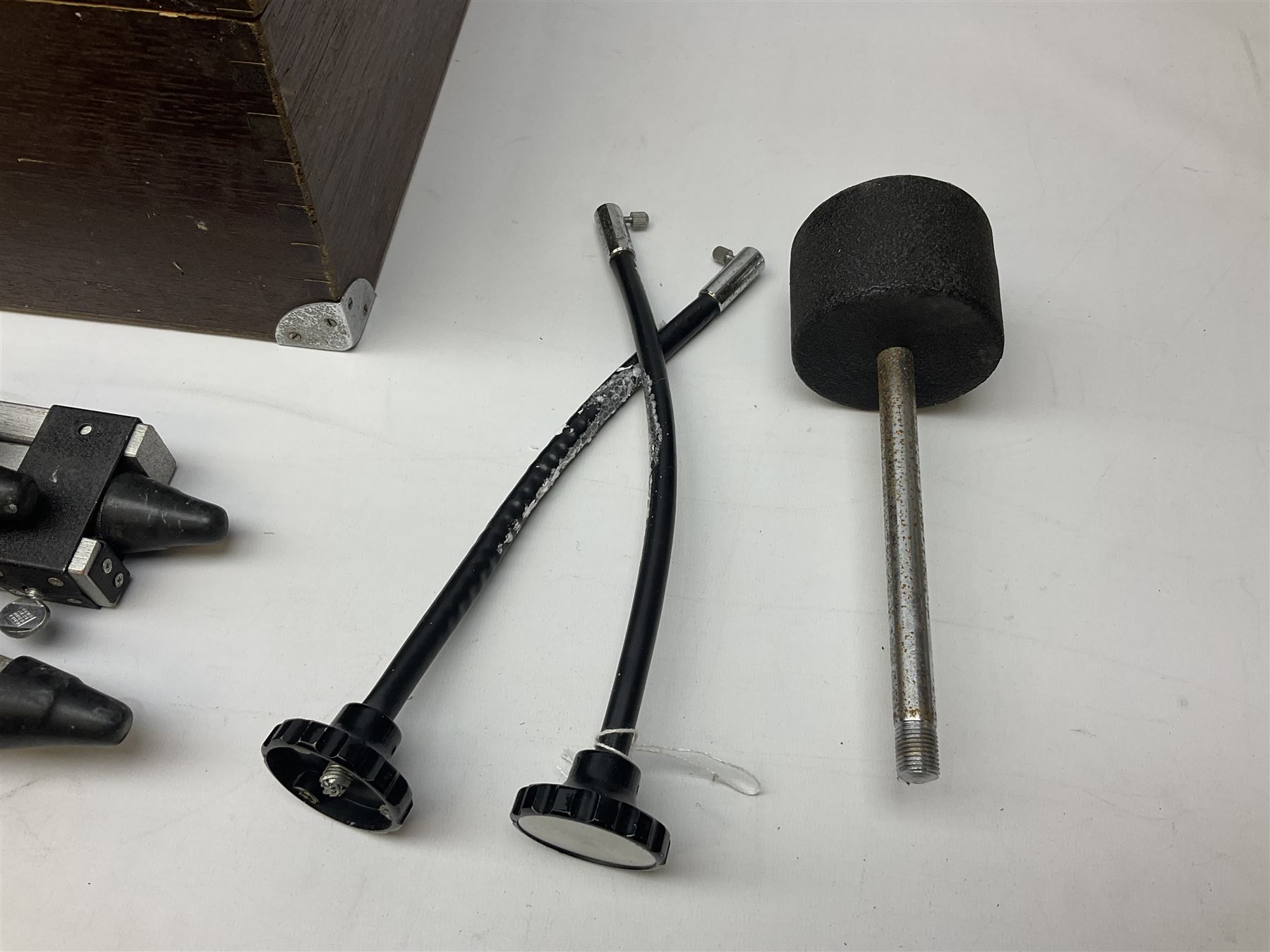 Astronomical telescope with achromatic coated lens, with tripod in wooden box 