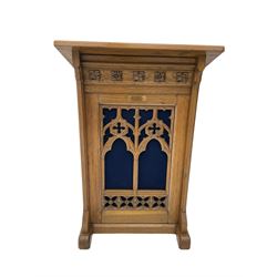 20th century ecclesiastical oak lectern, the sloped rest on moulded end supports with carved decoration, the front panelled with Gothic style carved and pierced tracery, on sledge feet