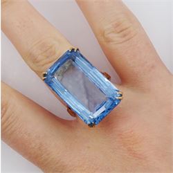 9ct gold single stone rectangular cut blue paste stone ring, stamped