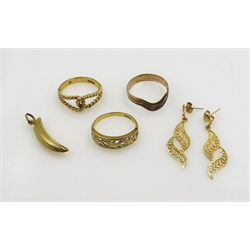  Three 9ct gold rings, pair filigree stud ear-rings and seed pod pendant all hallmarked or stamped 375 approx 6.9gm  