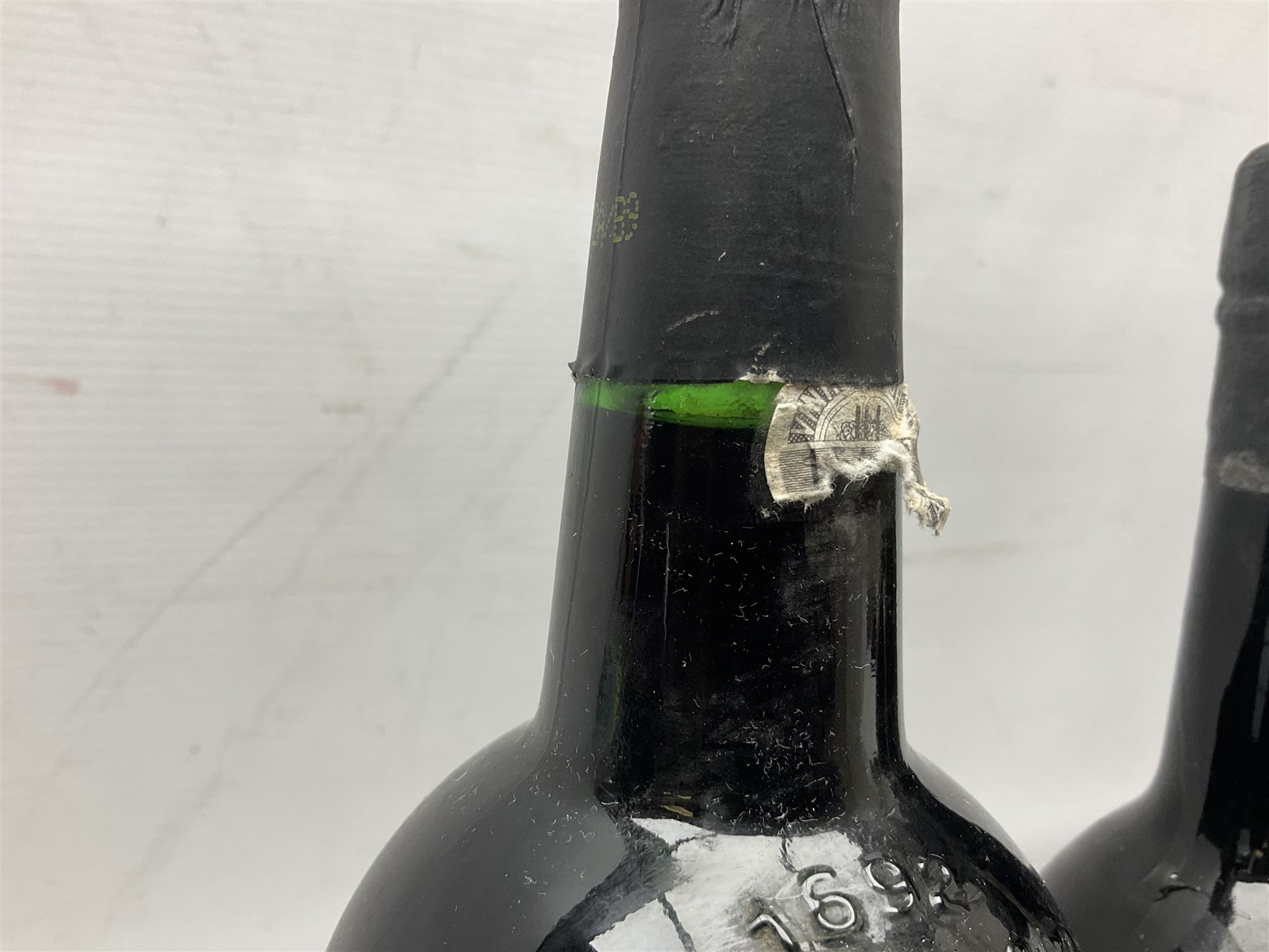 Mixed port, comprising Warre's 1977, vintage port, Quinta do Estanho, 1997, vintage port, Croft Quinta da Roeda, 2002, vintage port, Taylors, 1994, port and Taylors 2015, port, various contents and proof (5)