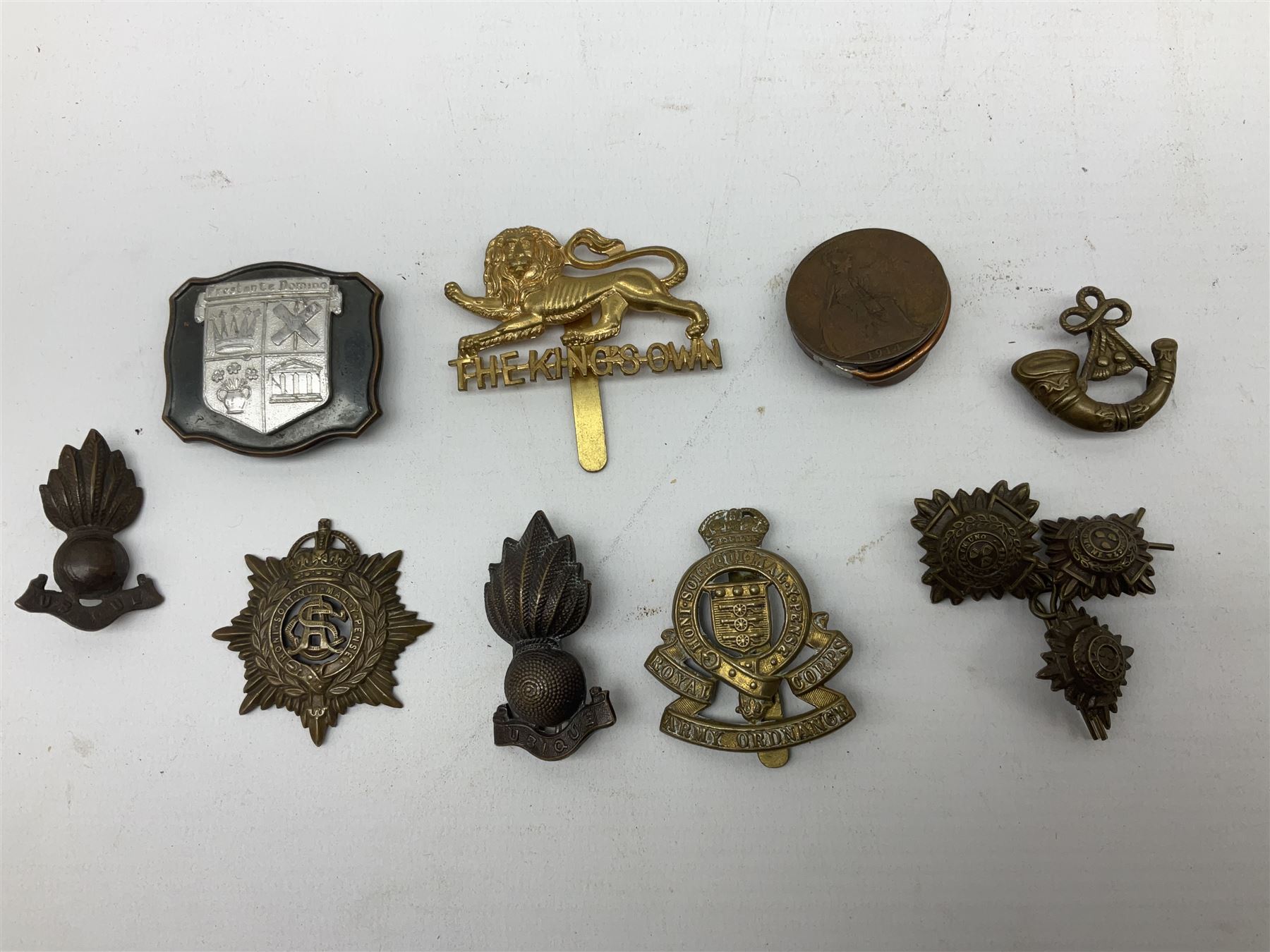 Three WW1 embroidered silk handkerchiefs including RAF & RN; trench art brass napkin ring inscribed 'Arras' and miniature peaked cap with inset 1914 penny; small quantity of cap badges and pips; four reference books on medals and badges etc