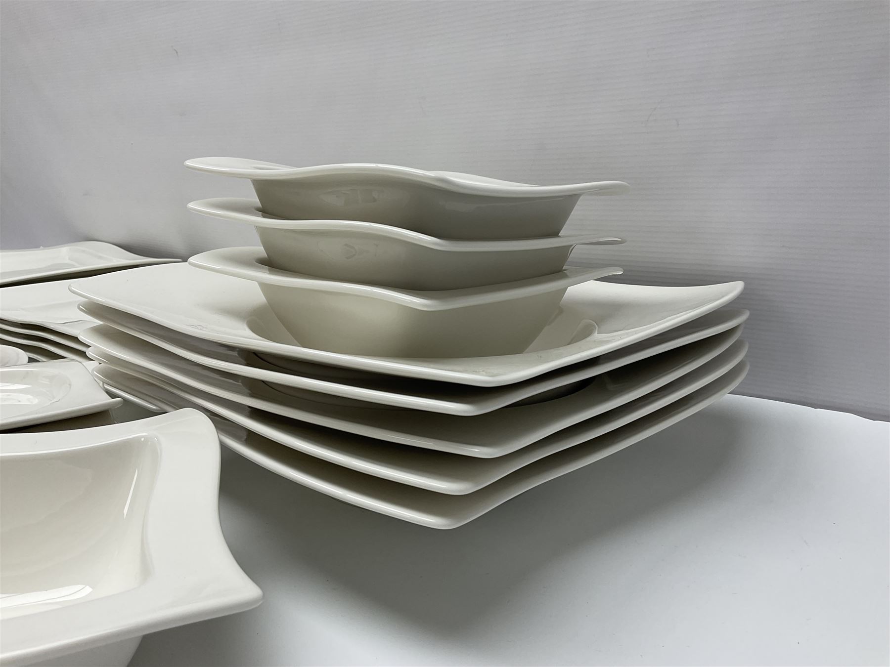 Villeroy & Boch New Wave pattern dinner and tea service for five people, comprising square dinner plates, rectangular dinner plates, pasta bowls, cereal bowls, coffee cups and saucers, side plates and dessert plates, all with printed mark beneath