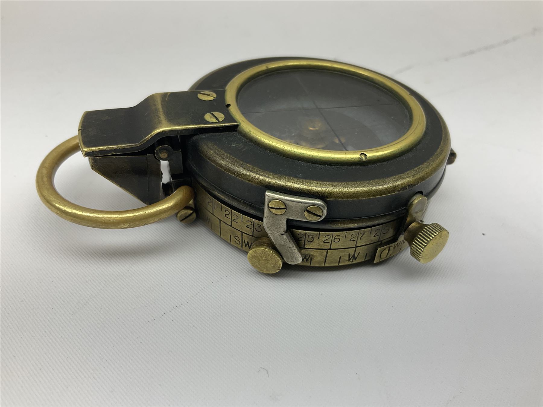 WW1 verner's pattern brass cased marching compass inscribed F-L No.74469 1917; in leather carrying case impressed W. Huddlestone Leatheries Ltd. 1917