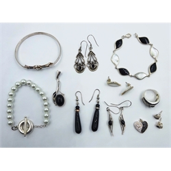 Silver onyx, pearl and costume jewellery stamped 925