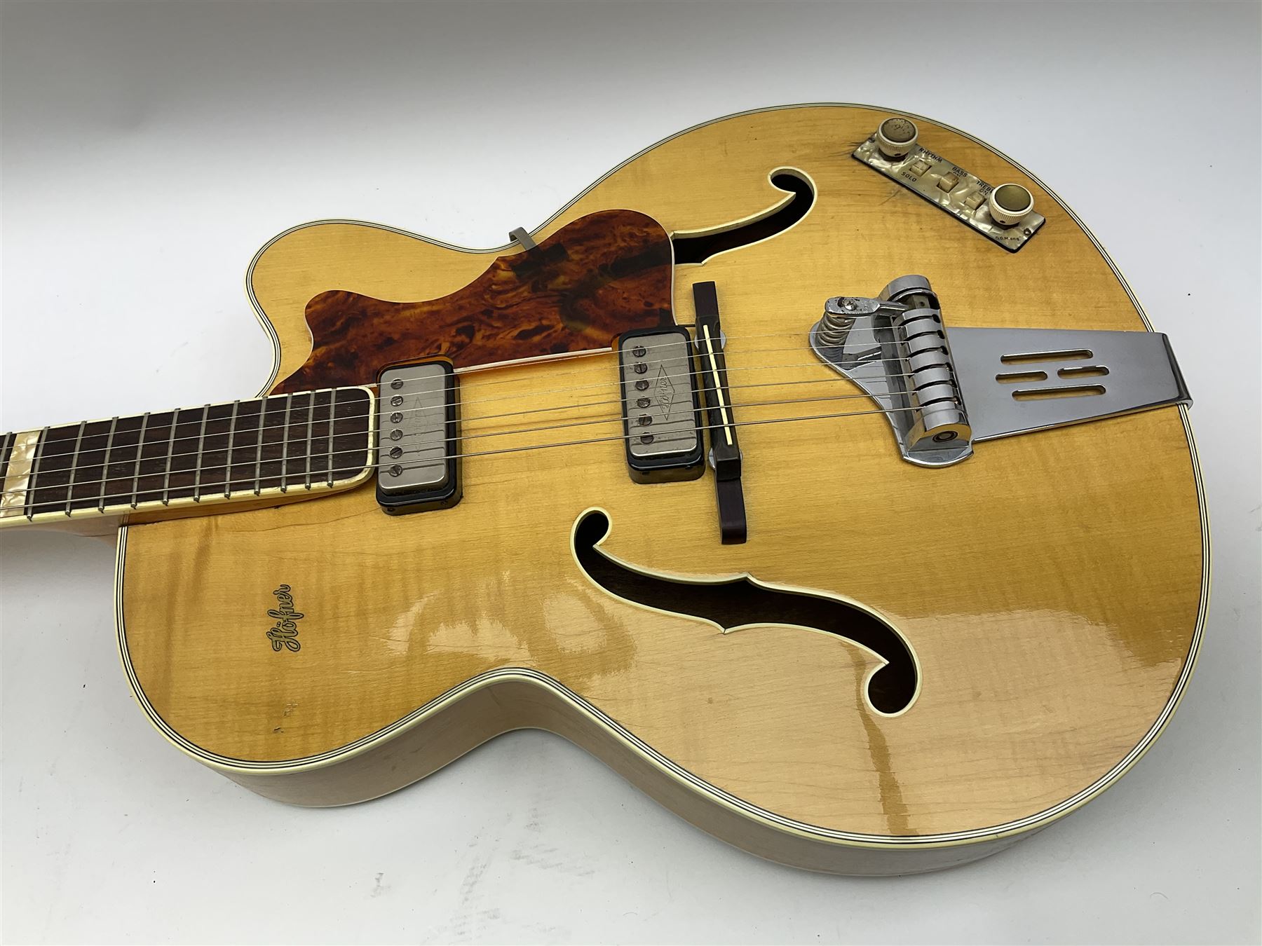 Hofner President semi-acoustic guitar with pearline mounts L104cm, in carrying case