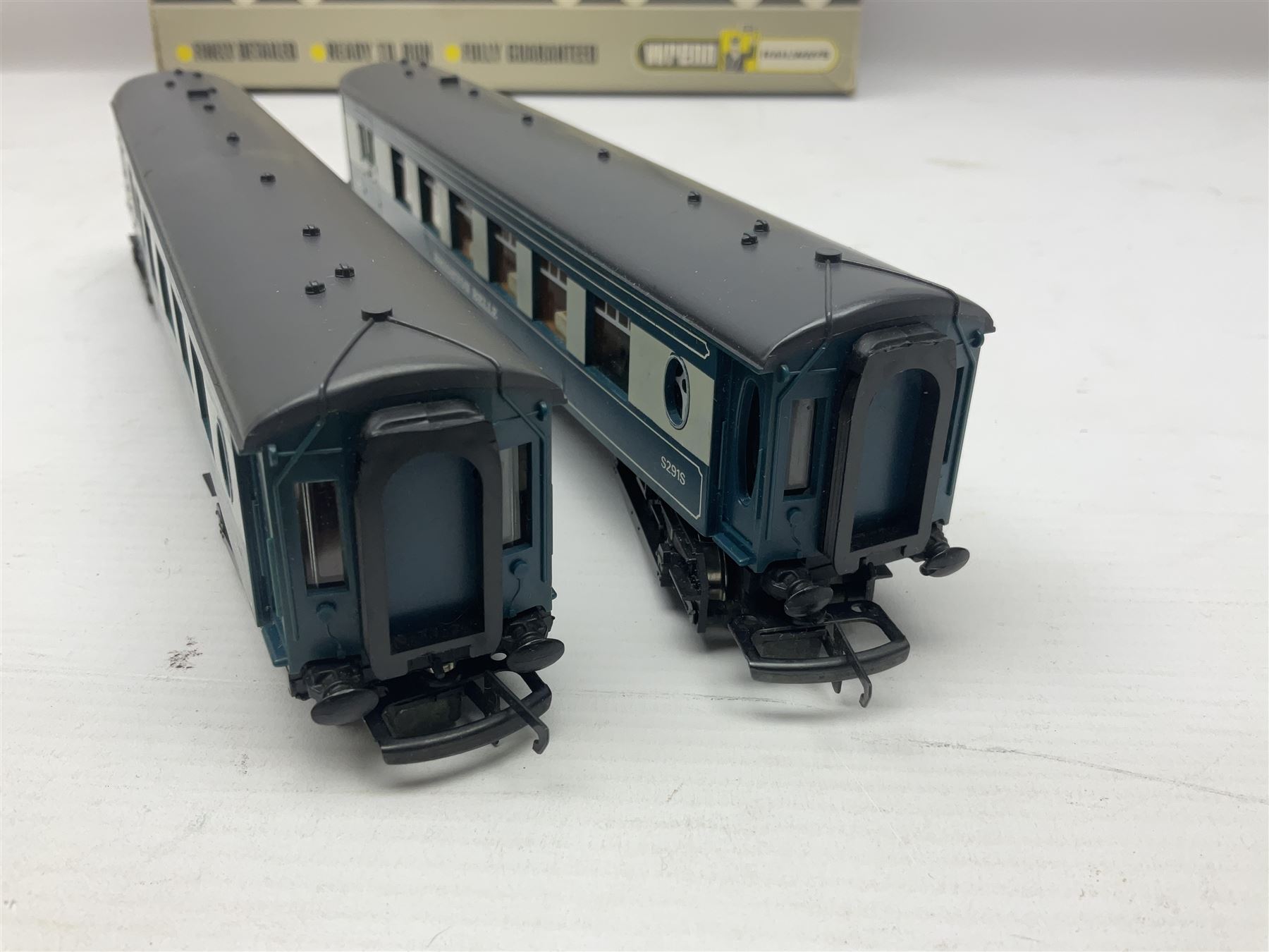 Wrenn '00' gauge - 'The Brighton Belle' Southern Electric Pullman two-car set Nos.S290S and S291S; boxed