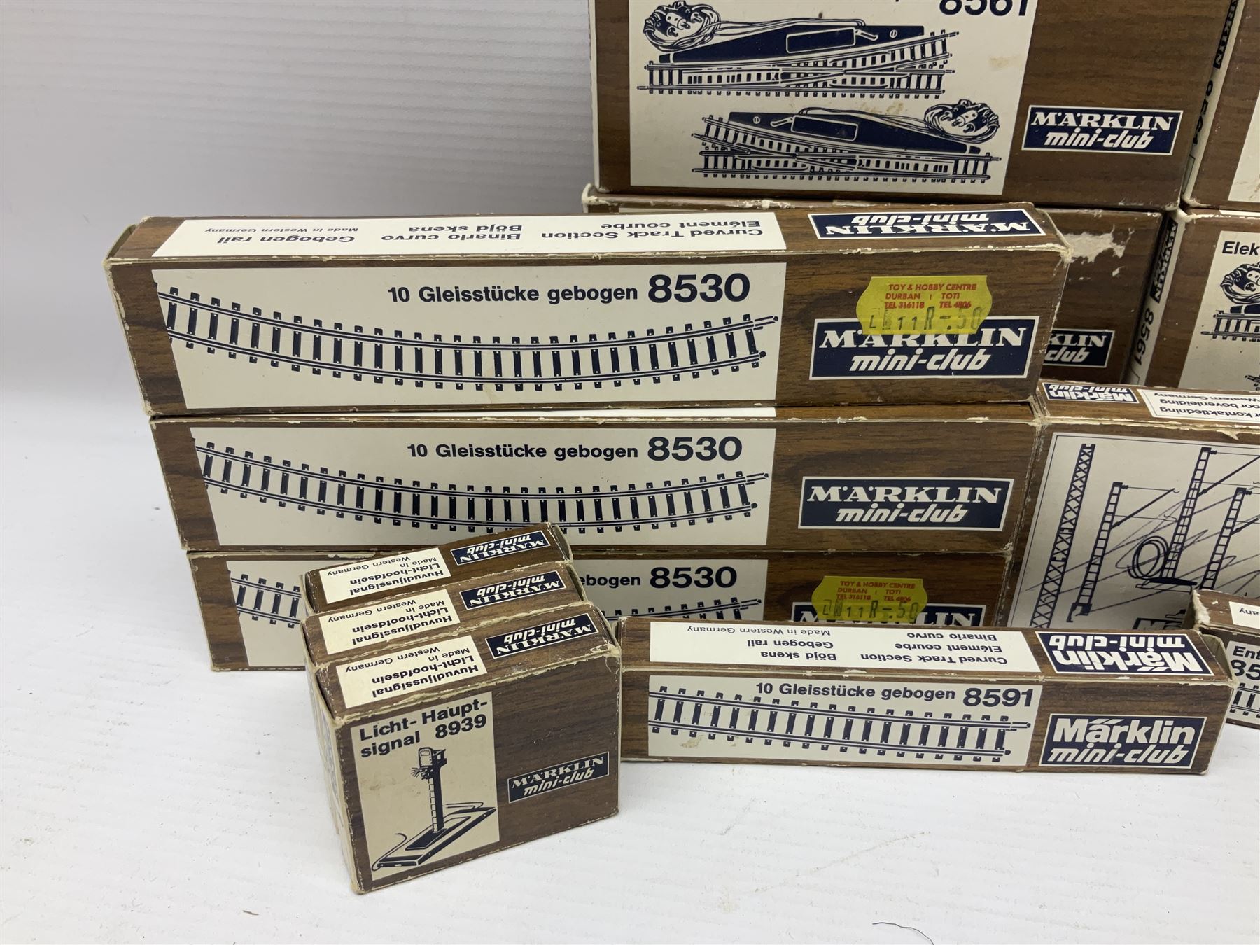 Marklin mini-club 'Z' gauge - quantity of predominantly boxed track including 8505 straights, 8530 curves, 8561 points, 8939 signals, 8591, 8507, 8510, 8564 etc; conductor wire sections with 8911 supports; short lengths, cross-overs, switches and other accessories