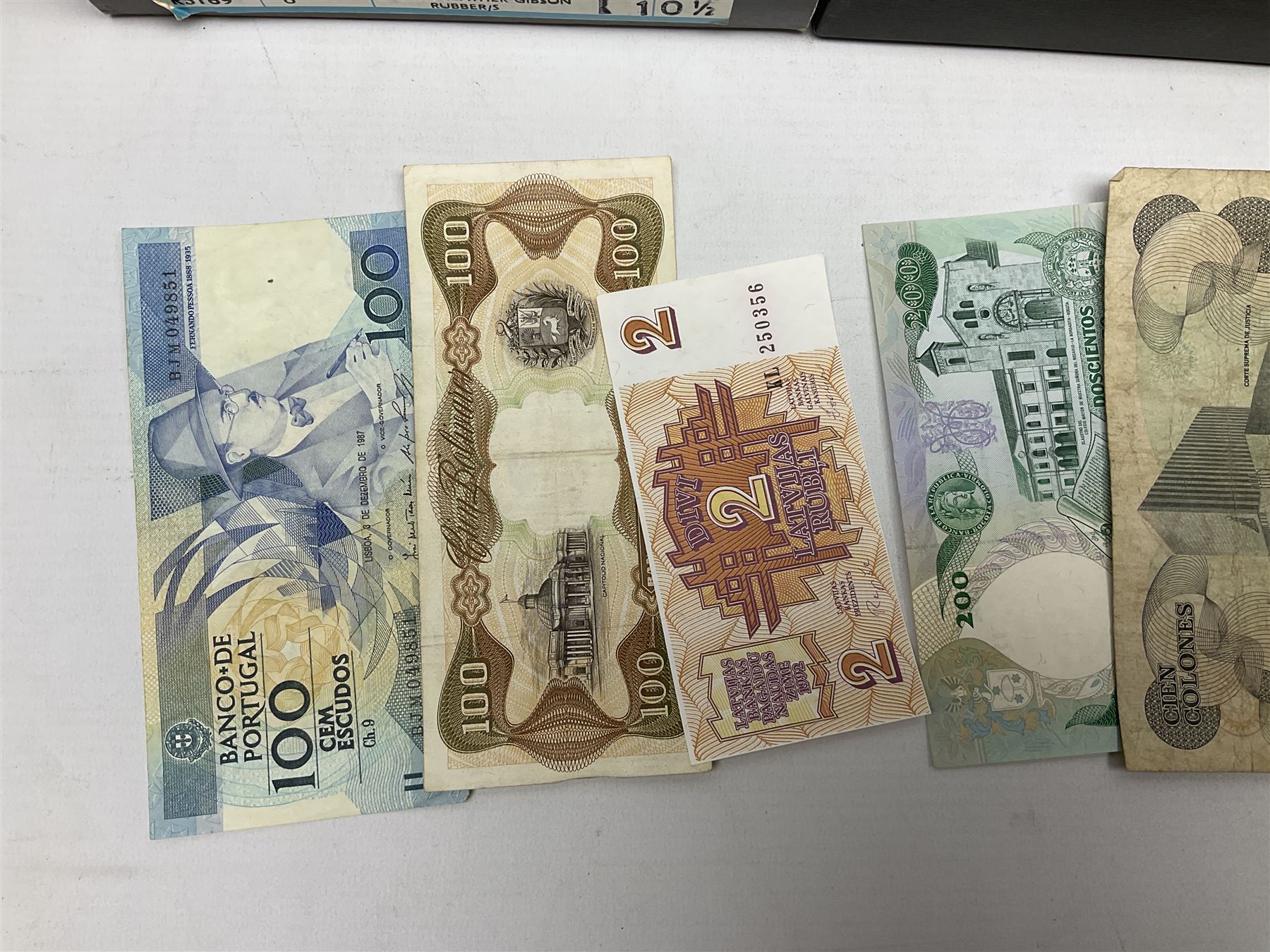 Great British and World coins and banknotes, including pre-decimal coinage, Britain's first decimal coins sets in blue folders, silver one yen coin converted into a brooch, commemorative crowns etc